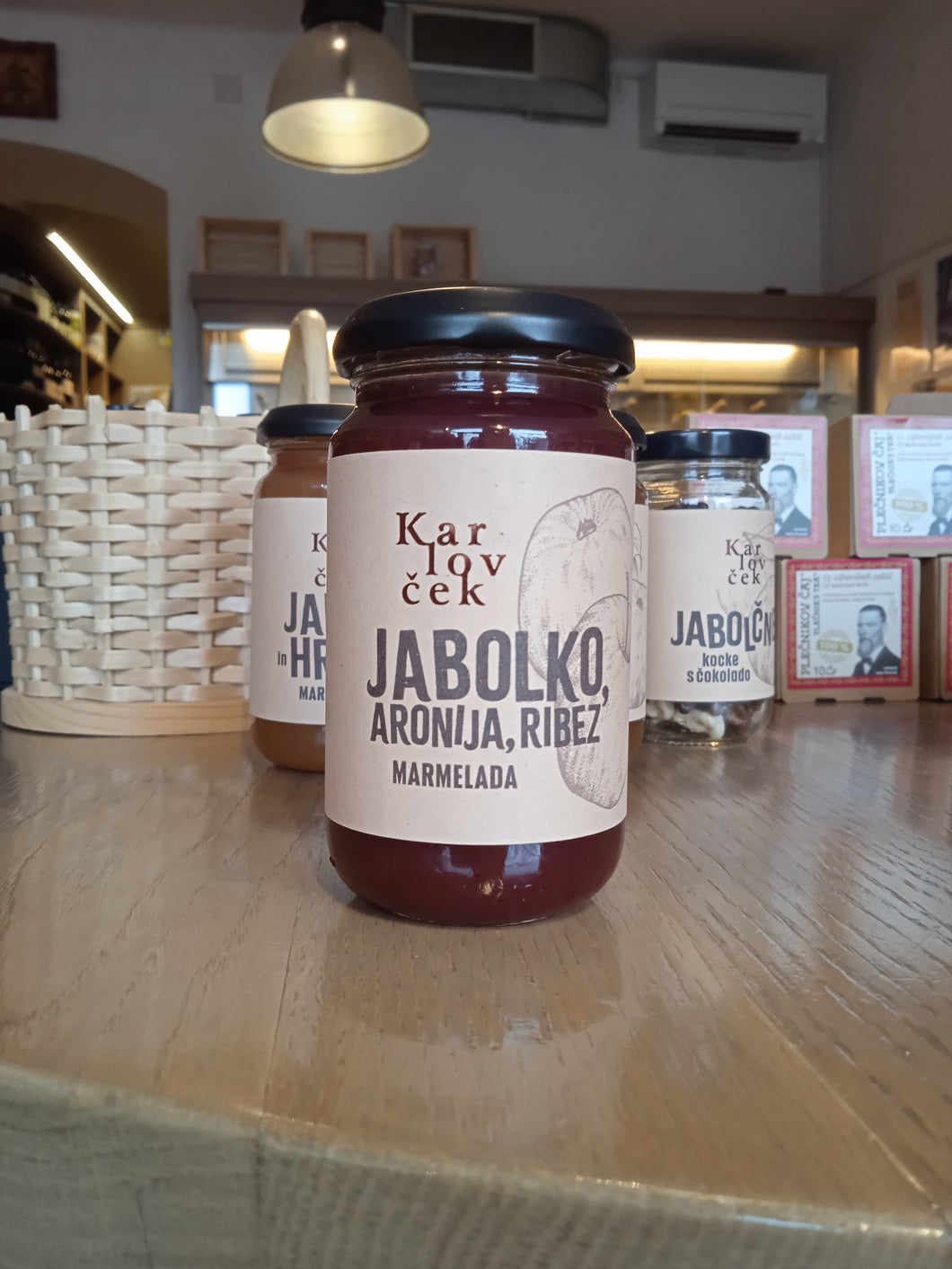 Marmelada jabolko, aronija in ribez