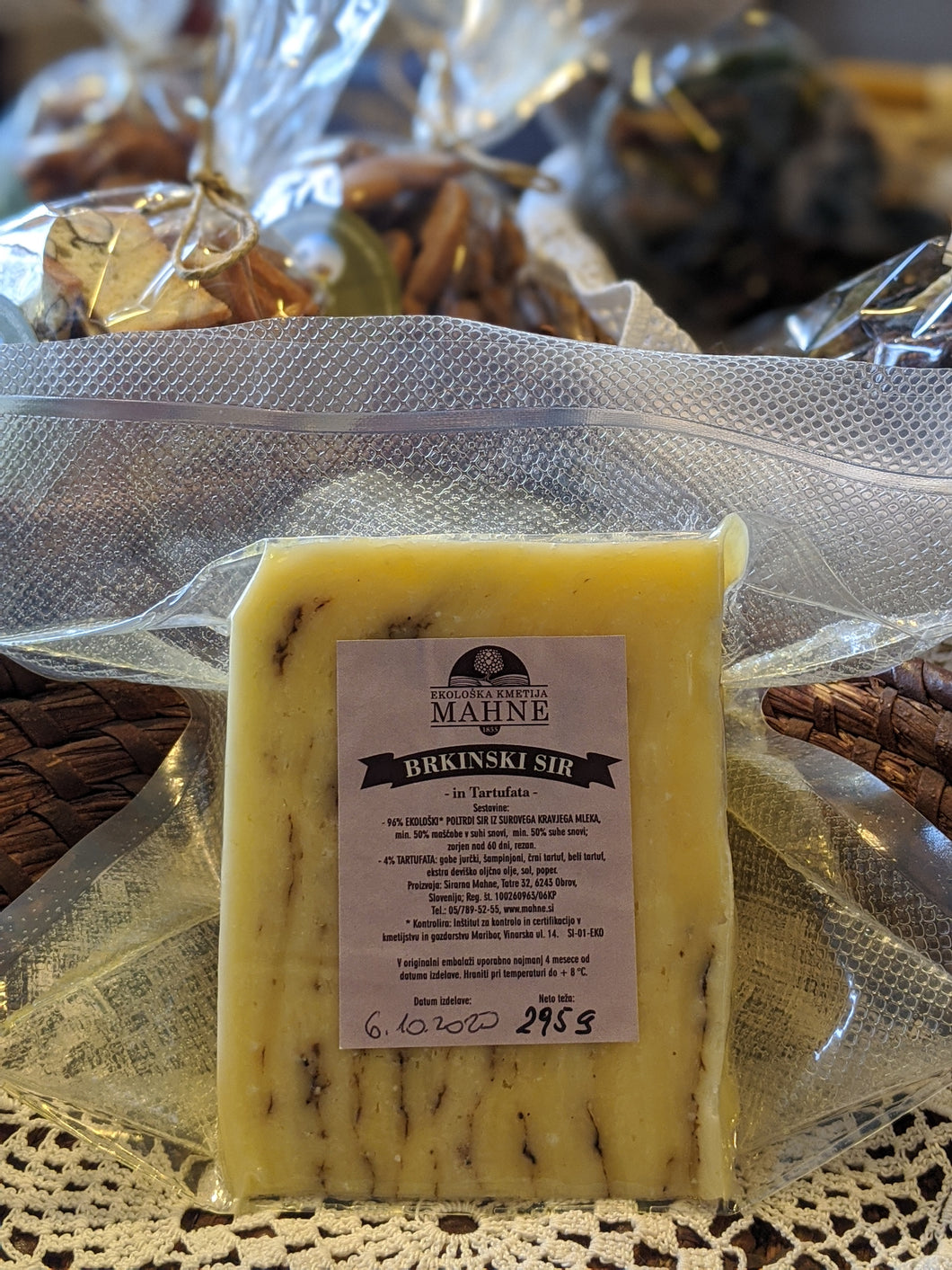 Semi-hard cow's cheese with truffle 300g-400g