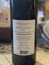 Load image into Gallery viewer, Yellow Muscat Rodica 0.5 l - quality wine ZGP
