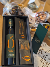 Naložite sliko v pregledovalnik galerije, Darilni paket čokolada Kocbek 50g in bučno olje 250g
